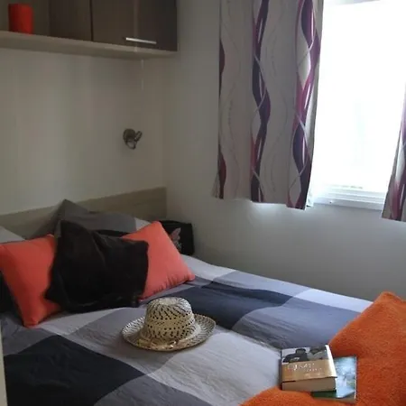 Camping La Pinede 4*