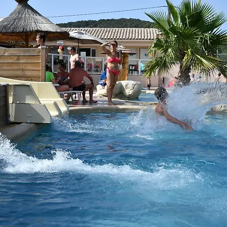 Camping La Pinede 4*